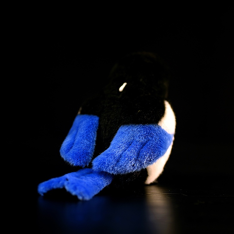 Lifelike Magpie Bird Plushie — photo 2