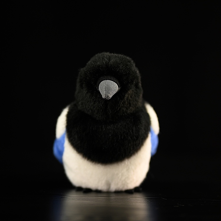 Lifelike Magpie Bird Plushie — photo 4