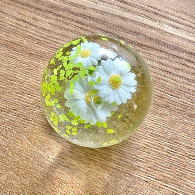 Spring Daisy Resin Orb