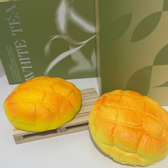 Crackle-Top Pineapple Bun Squishy